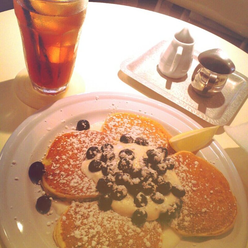 フレッシュブルーベリーとヨーグルトクリームのパンケーキセット(APOC パンケーキ)