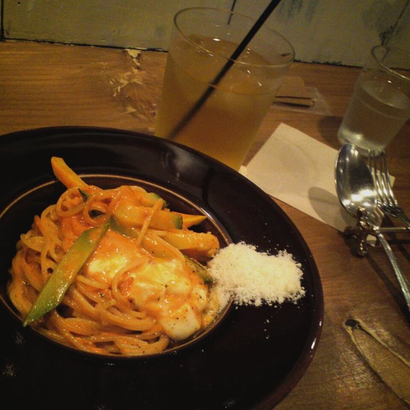 モッツァレラチーズとズッキーニのトマトクリームパスタ(ohanaya （オハナヤ）)