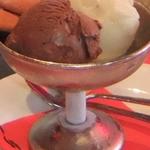 チョコレートとバニラのアイスクリーム(Restaurant R. Café／レストラン　ゥ゛　カフェ)