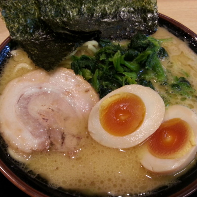 豚骨醤油味玉ラーメン(家系ラーメン松田家 日本橋室町本店)