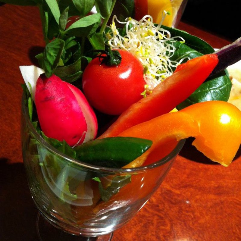 厳選野菜サラダコーナーの新鮮野菜(やさいの王様 日比谷シャンテ店 | やさいレストラン)