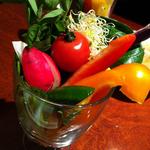 厳選野菜サラダコーナーの新鮮野菜(やさいの王様 日比谷シャンテ店 | やさいレストラン)