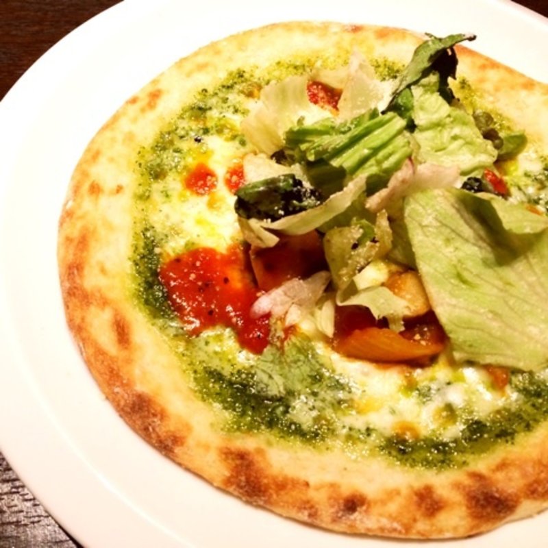 ザク切り野菜の“バジル・ベジータ”ピッツァ(バリバリ鶏)