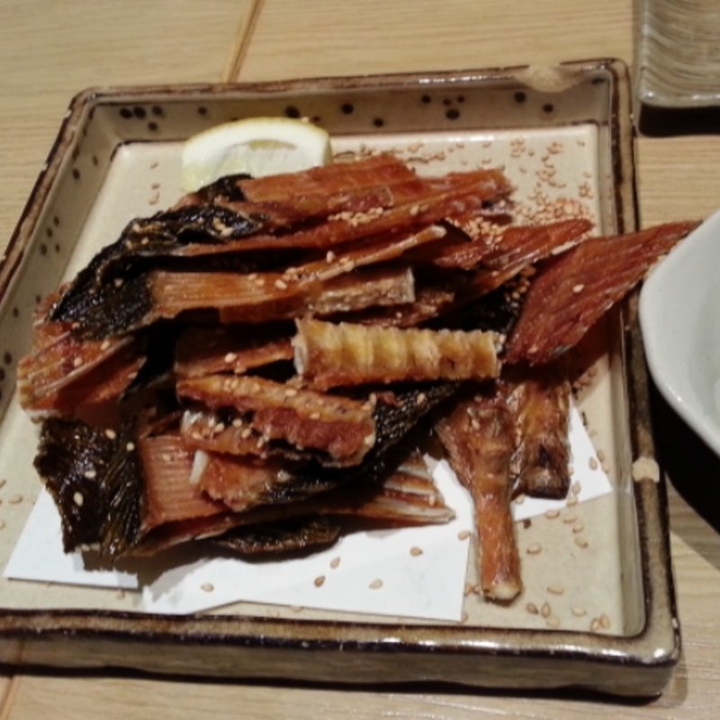 地魚骨せんべい(まぐろ問屋 十代目彌左エ門 秋葉原店)