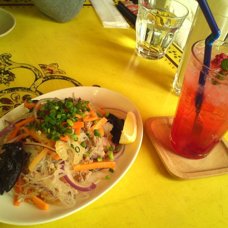 スパイシー春雨サラダ(チャイハネ ネネカフェ)