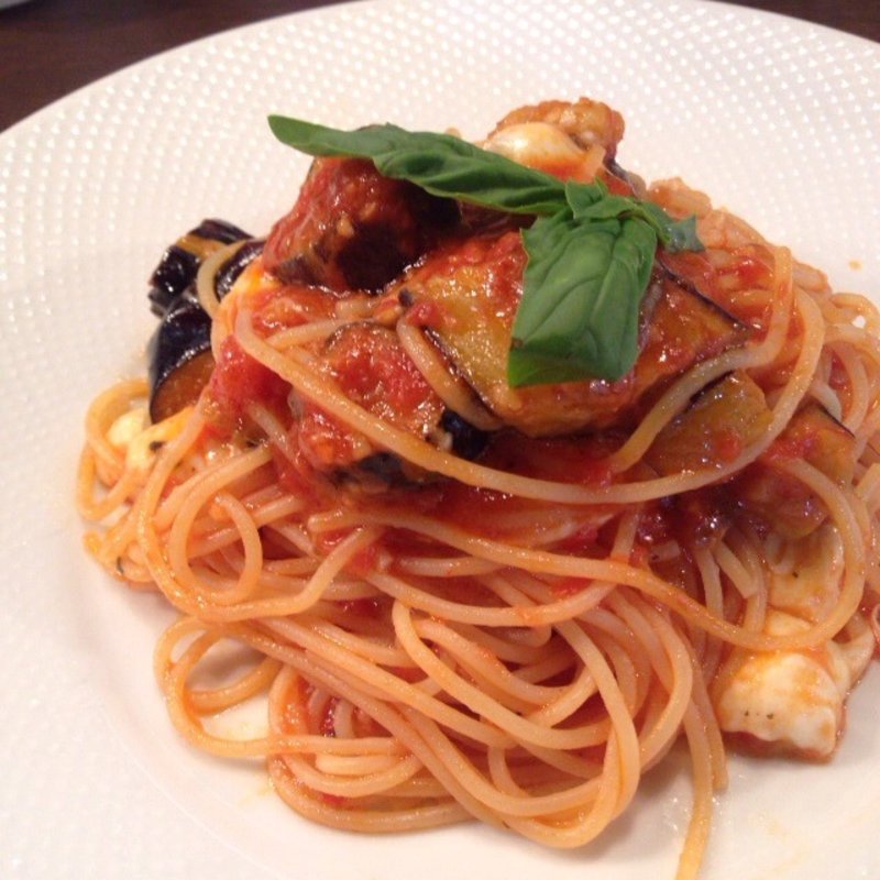 揚げナスととろけるモッツァレラチーズのトマトソーススパゲッティ(passione)