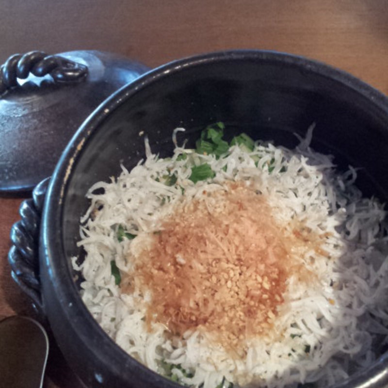 釜揚げしらすの土鍋ごはんランチ(鎌倉土鍋ごはんkaedena.)