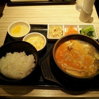 きのこスンドゥブ＋チーズ(東京純豆腐 横浜ジョイナス店)