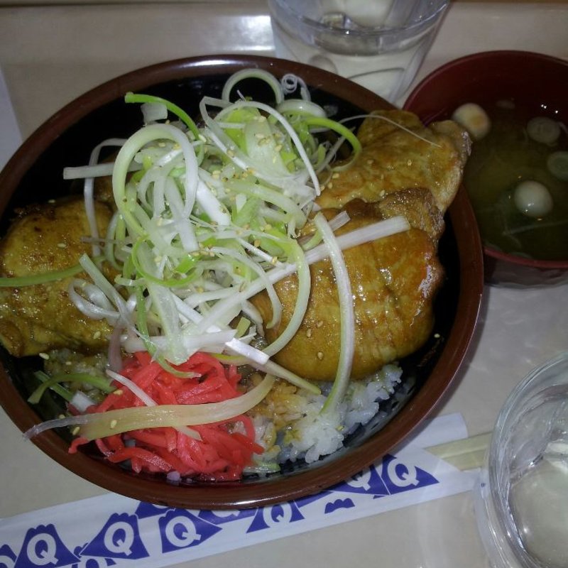 富士桜豚丼(フードスタジアム 富士急ハイランド )