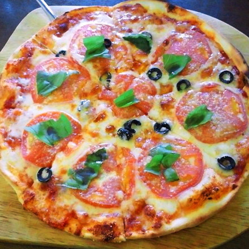 トマトとバジルのピッツァ(カフェ＆レストラン周)