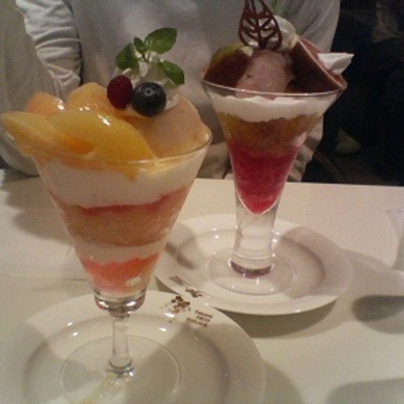 桃のパフェ(タカノフルーツパーラー)