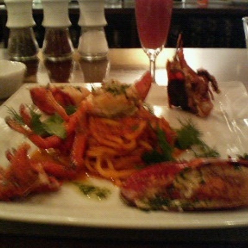 オマール海老のぶつ切りワタリ蟹のキタッラ(エッセンツァ)