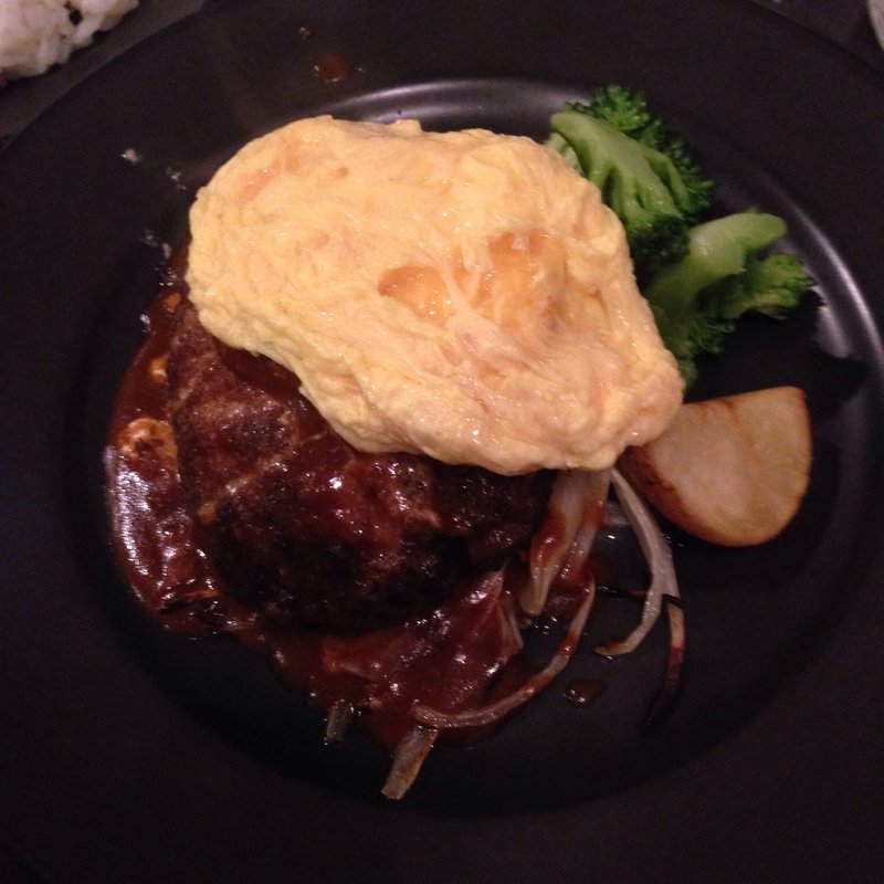 オムレツのっけハンバーグ(御馳走オムライス館 ネコ目)