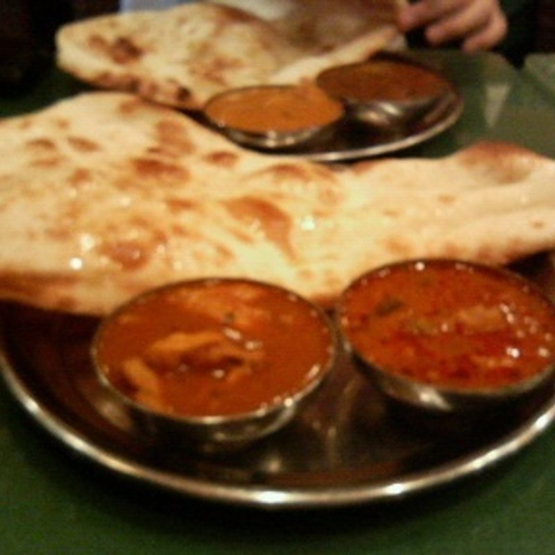 チキンカレー野菜カレーとナンのセット(サムラート新中野店)