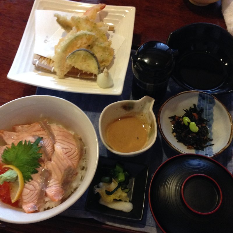 あぶりサーモンといくらのゴマダレ丼セット(北の商店)