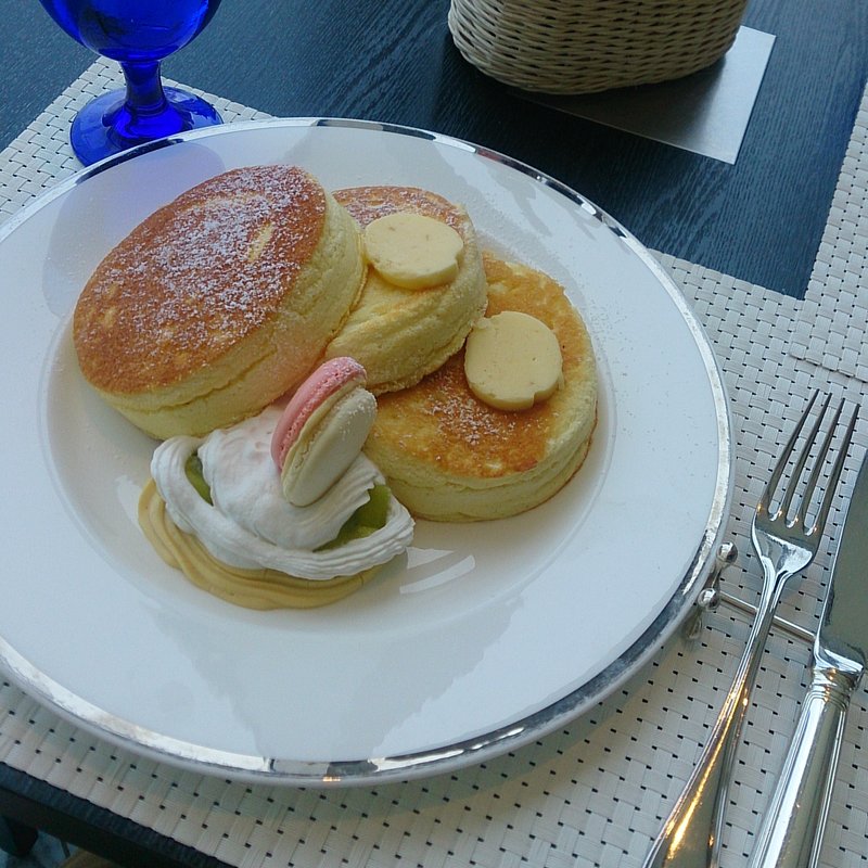 ニューオータニオリジナルパンケーキメロンジュレ添え(下町DINING&CAFE THE sea)