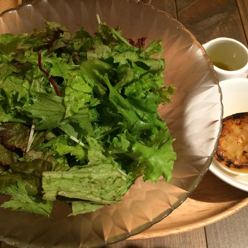 グリーンサラダ 焼きレモン風味のトリュフドレッシング(熟成和牛ステーキグリルド エイジング・ビーフ 横浜店)