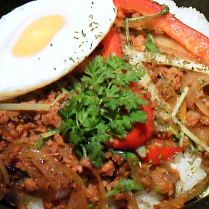 石焼ガパオ (地鶏・地豚炭金)