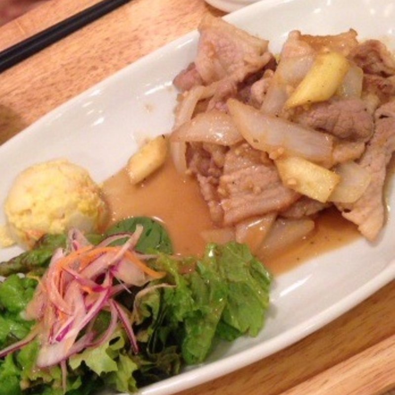 季節野菜の豚生姜炒め定食(にじいろ食堂)