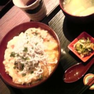 どっさり「釜揚げしらす」のふわ玉丼(地魚と鎌倉野菜　鎌倉　良咲)