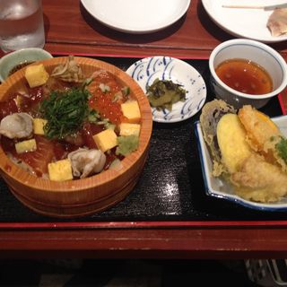 海鮮丼(まぐろやナポレオン)