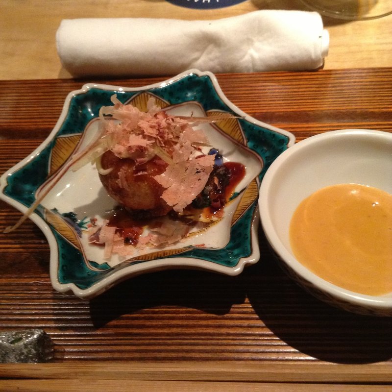 プティ出汁タコ(キャーヴ ドゥ ギャマン エ ハナレ （Cave de Gamin et Hanare）)