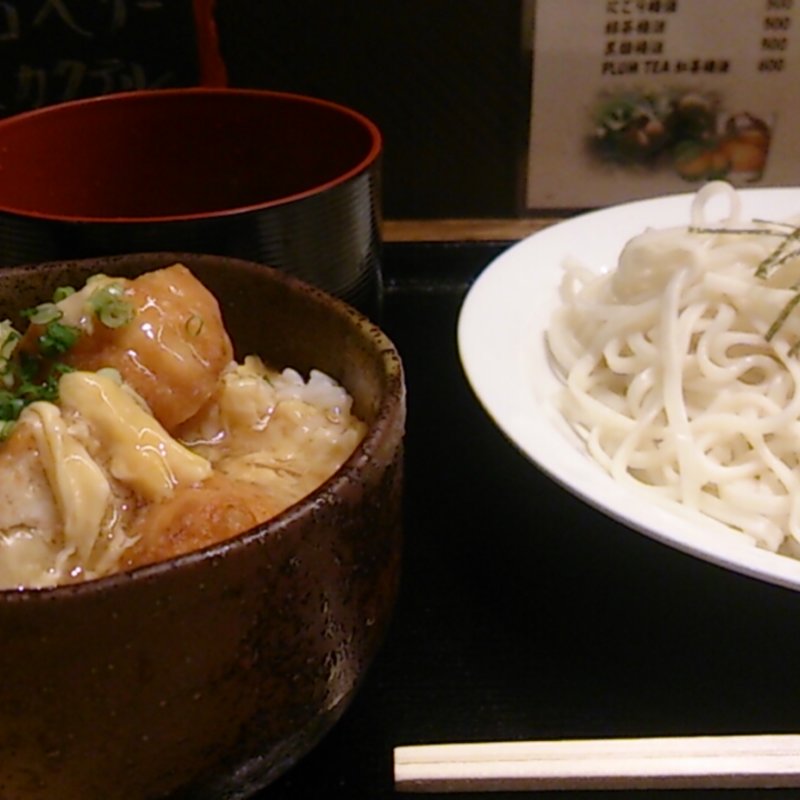 ふわとろ親子丼と2色ソバランチ(Dining Bar BOO FOO WOO （ダイニングバー ブーフーウー）)