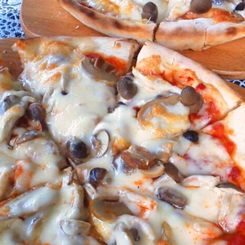 たっぷり木の子のピッツア(カフェ＆レストラン周)