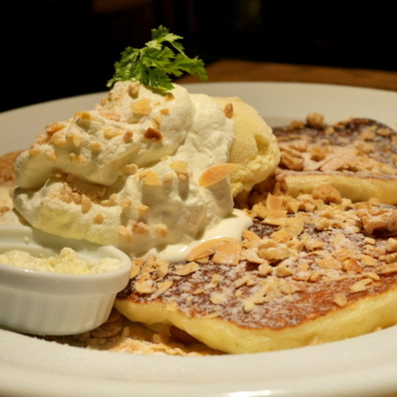 ハニーホイップ＆ナッツのパンケーキ(GABURI SHARE)