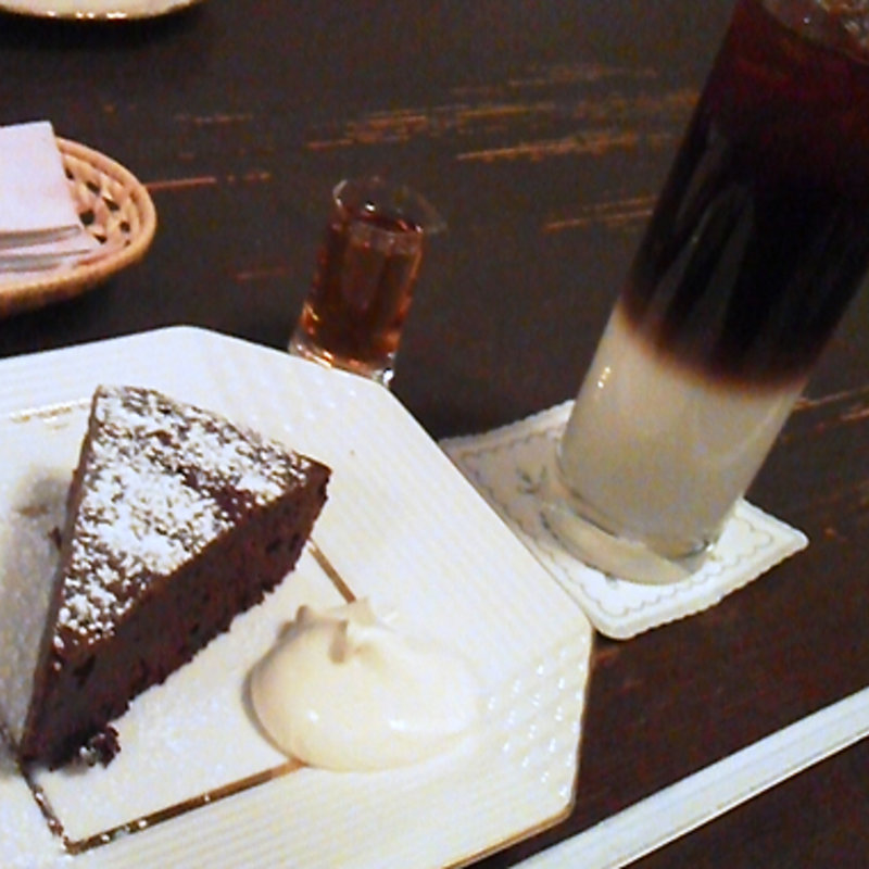 アイスカフェオレとクラッシックショコラ (カフェペルレイ)