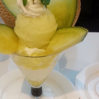 マスクメロンパフェ(新宿高野本店 タカノフルーツパーラー)