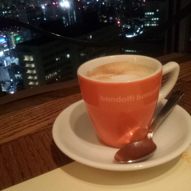 カフェラッテ(ピッツォランテ スパッカ ナポリ （Pizzo Rante Spacca Napoli）)