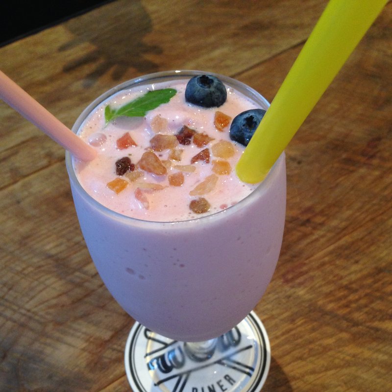 ストロベリーシェイク(WOW （ワウ）)