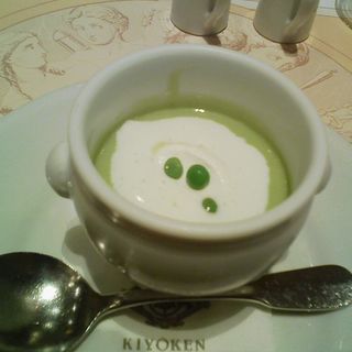 グリーンピースの冷製スープ(IL　SAGGIO)