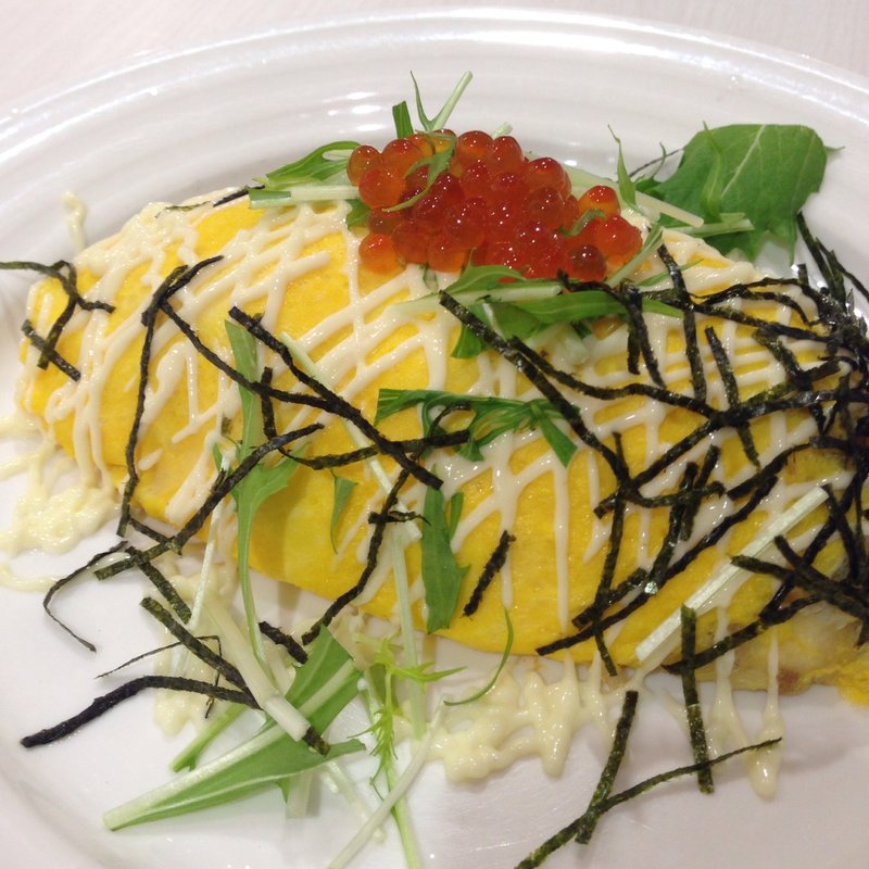 大粒イクラとサーモンのハリハリマヨネーズオムライス(ポムの樹 相鉄ジョイナス店)