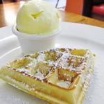 Belgian Waffle (1/4)(Pancakes in Paradise)