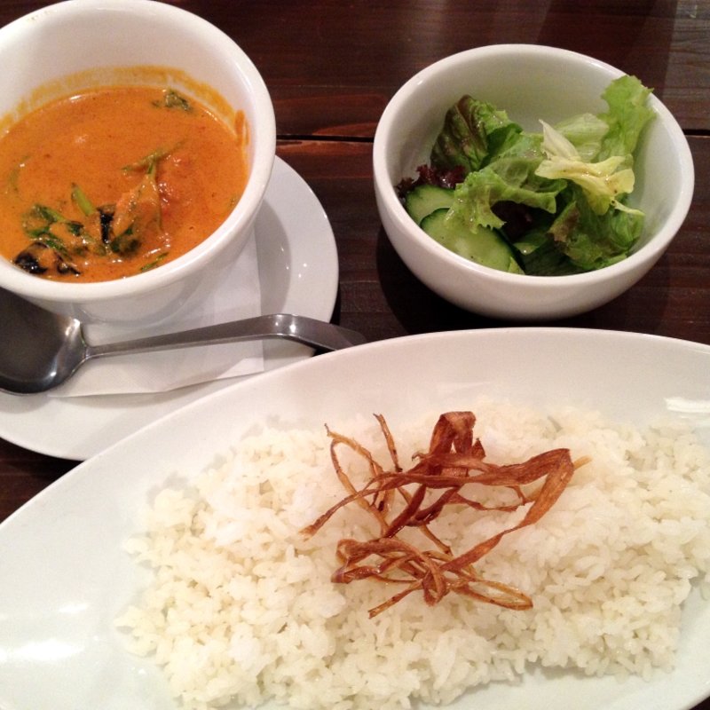 エビとほうれん草のレッドカレー(ＮＡＧＯＭＩ・ＣＡＦＥ)