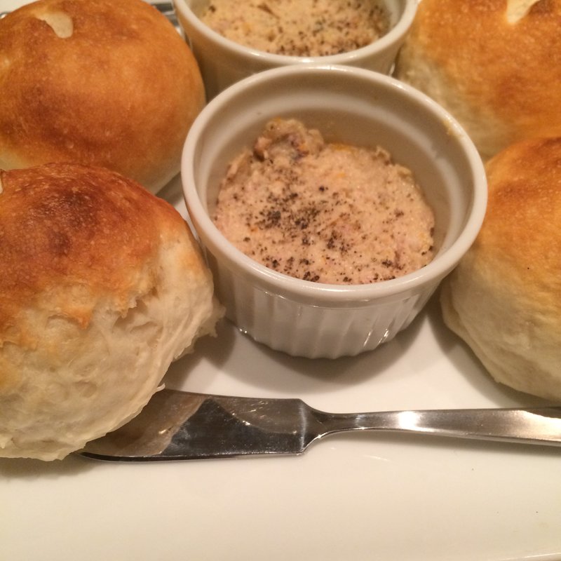 豚のリエット自家製パン添え(joyfulers)