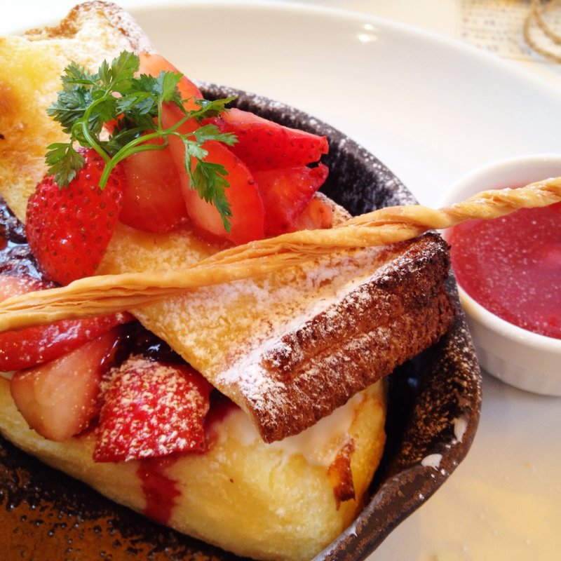 ベリーとクリームチーズバゲットフレンチトースト(フレンチトースト専門店 Hug Frenchtoast cafe 梅田)