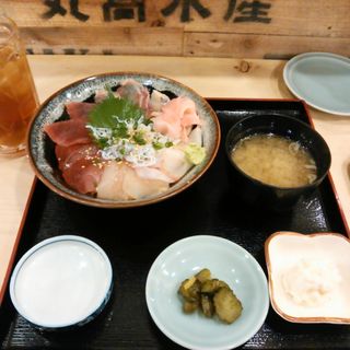 地魚刺身5点盛り丼(まるたか )