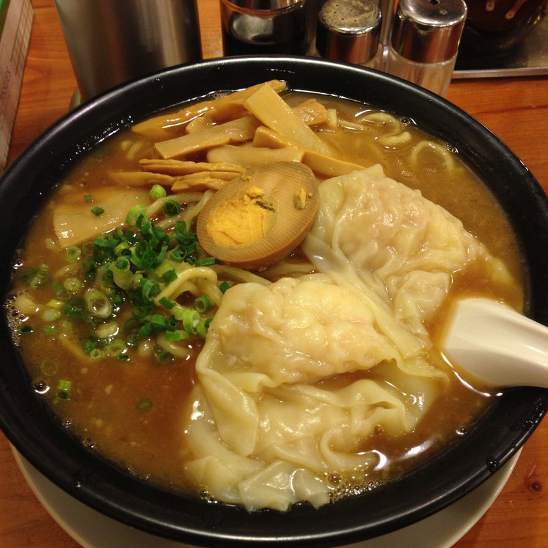 濃厚鶏白湯海老ワンタン麺(広州市場 西新宿店)