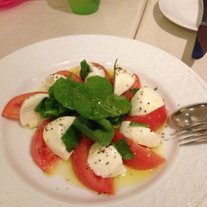 カプレーゼ(個室風イタリアン ラ・ヴォリエラ)