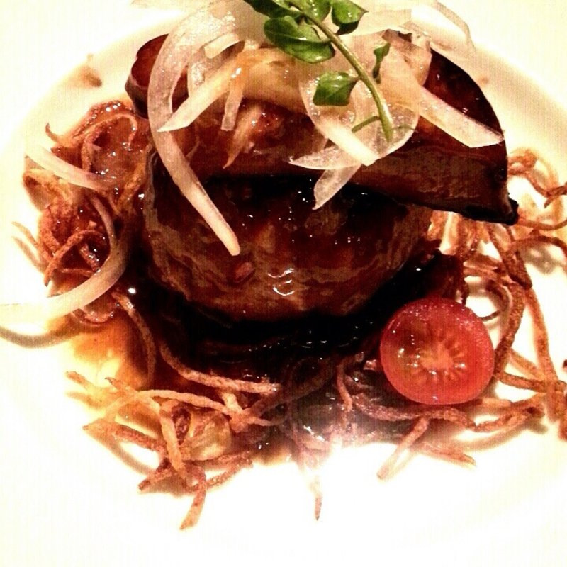 フォアグラハンバーグ(魚とワインとイタリアン 神楽坂ワイクッチーナ)