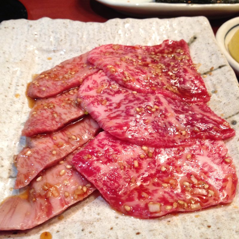 上カルビと上ロース(炭火焼肉ひばち 本店 （スミビヤキニクヒバチ）)