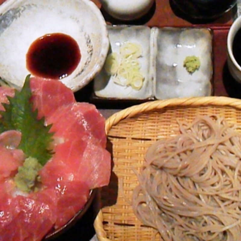 まぐろ丼 (地鶏・地豚炭金)