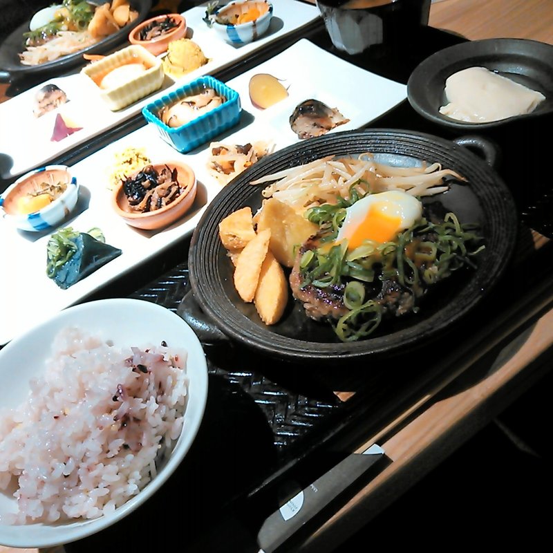 限定10食温玉のせハンバーグ(市場小路 JR京都伊勢丹店 （イチバコウジ）)