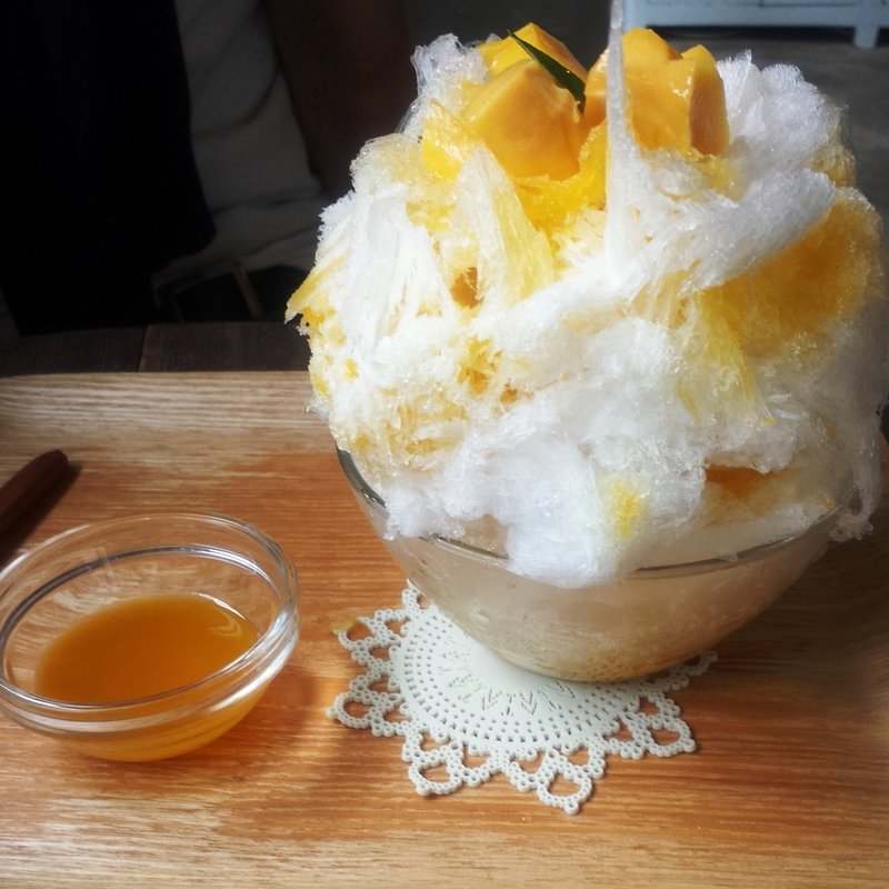 日光天然水　四代目徳次郎　かき氷「生マンゴーミルク」(ドー・ドーナツ)