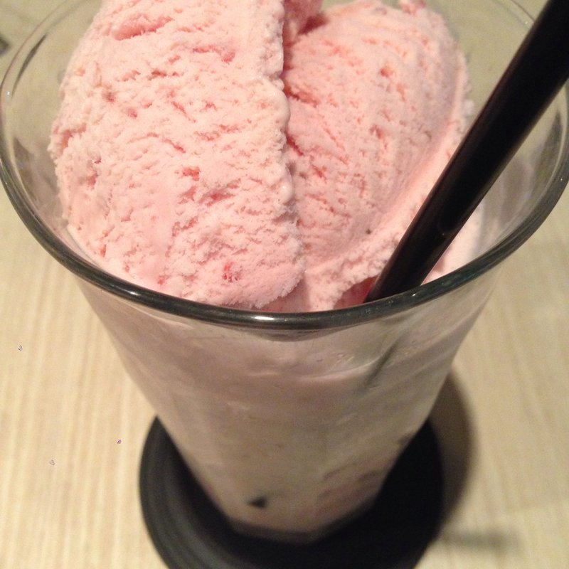 ストロベリーシェイク(MYONG CAFE)