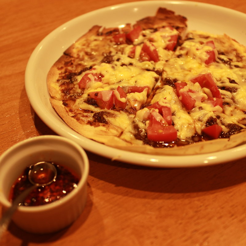 肉みそピザ(中国料理しのわ)