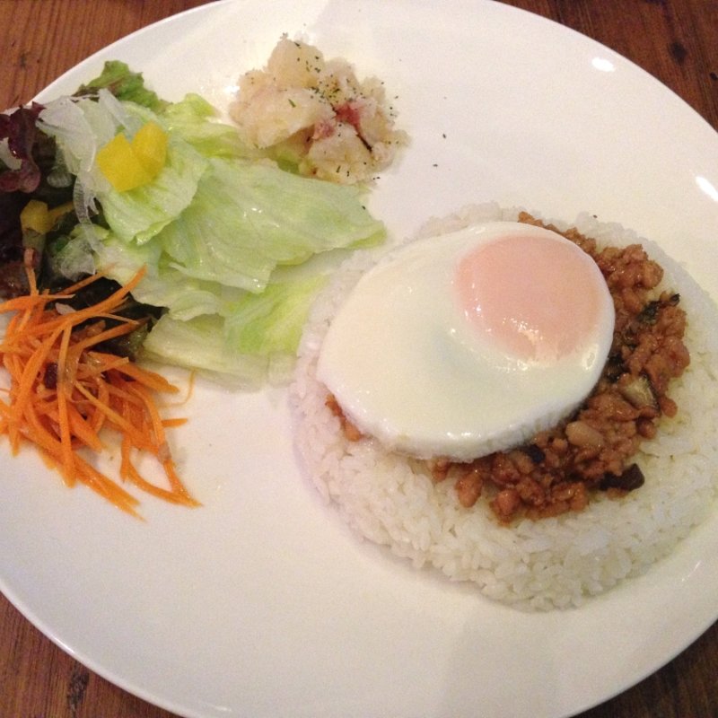 ガパオライス(カフェ・ミニヨン / cafe mignon)